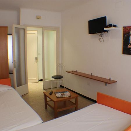 Agi Sant Antoni Roses Exterior photo